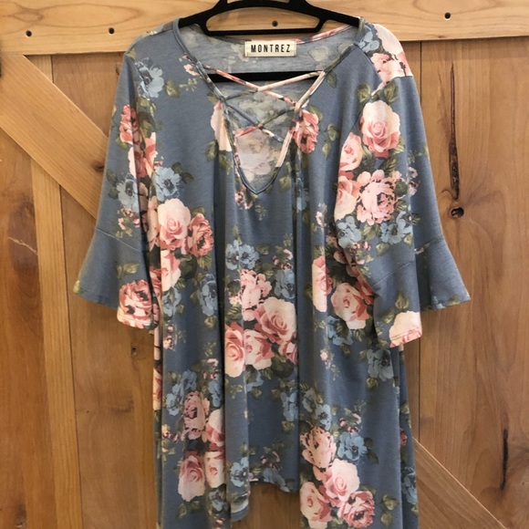 BOGO!❤️Plus Floral Top❤️ - Picture 3 of 10